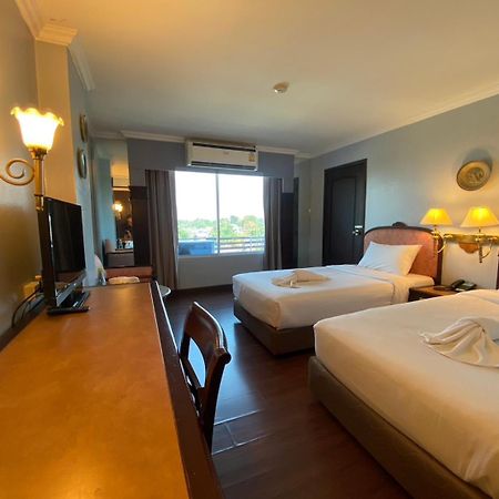 Mayflower Grande Hotel Phitsanulok Zewnętrze zdjęcie