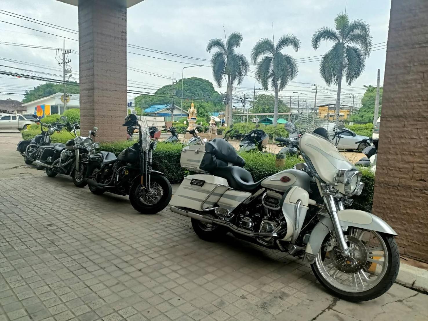 Mayflower Grande Hotel Phitsanulok Zewnętrze zdjęcie