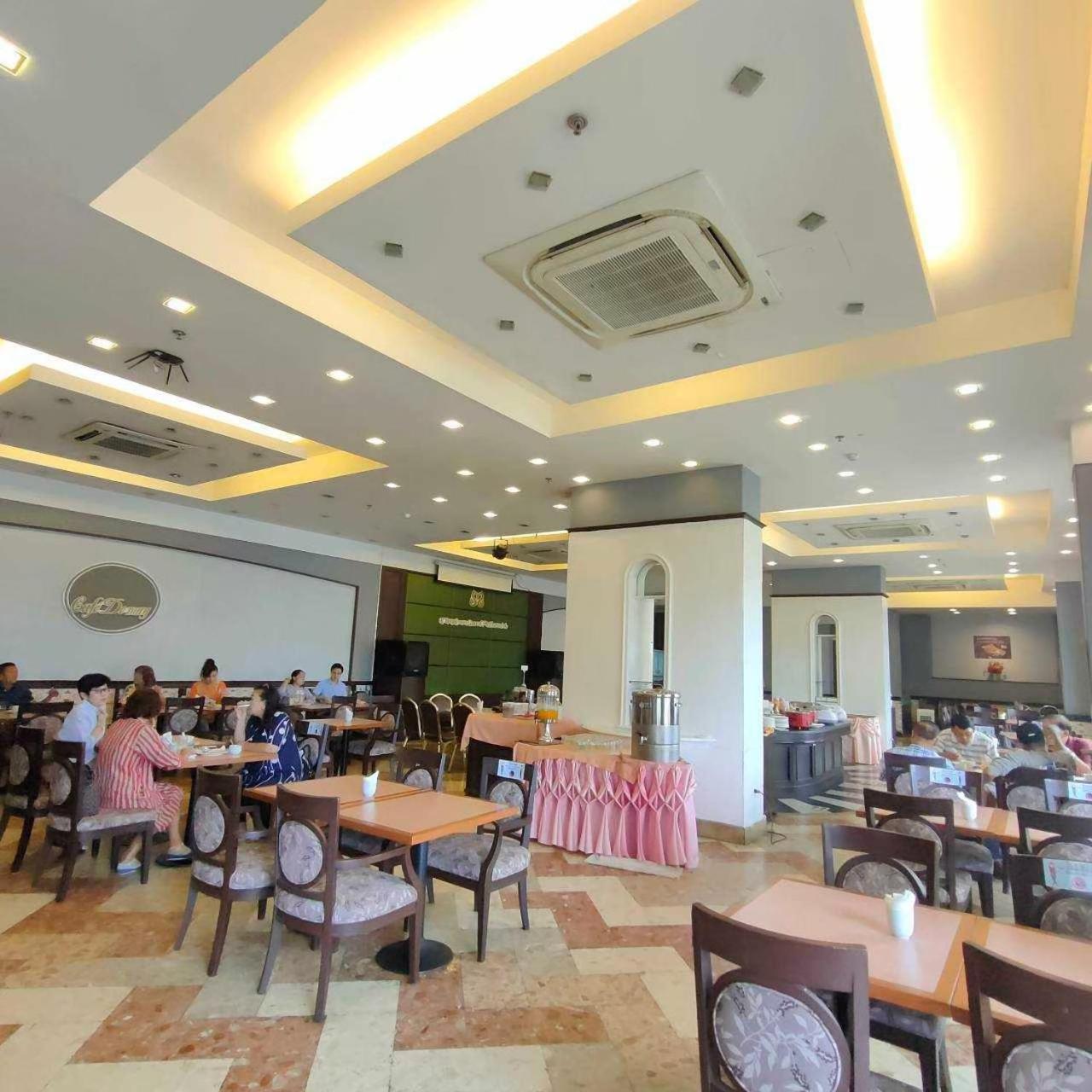 Mayflower Grande Hotel Phitsanulok Zewnętrze zdjęcie