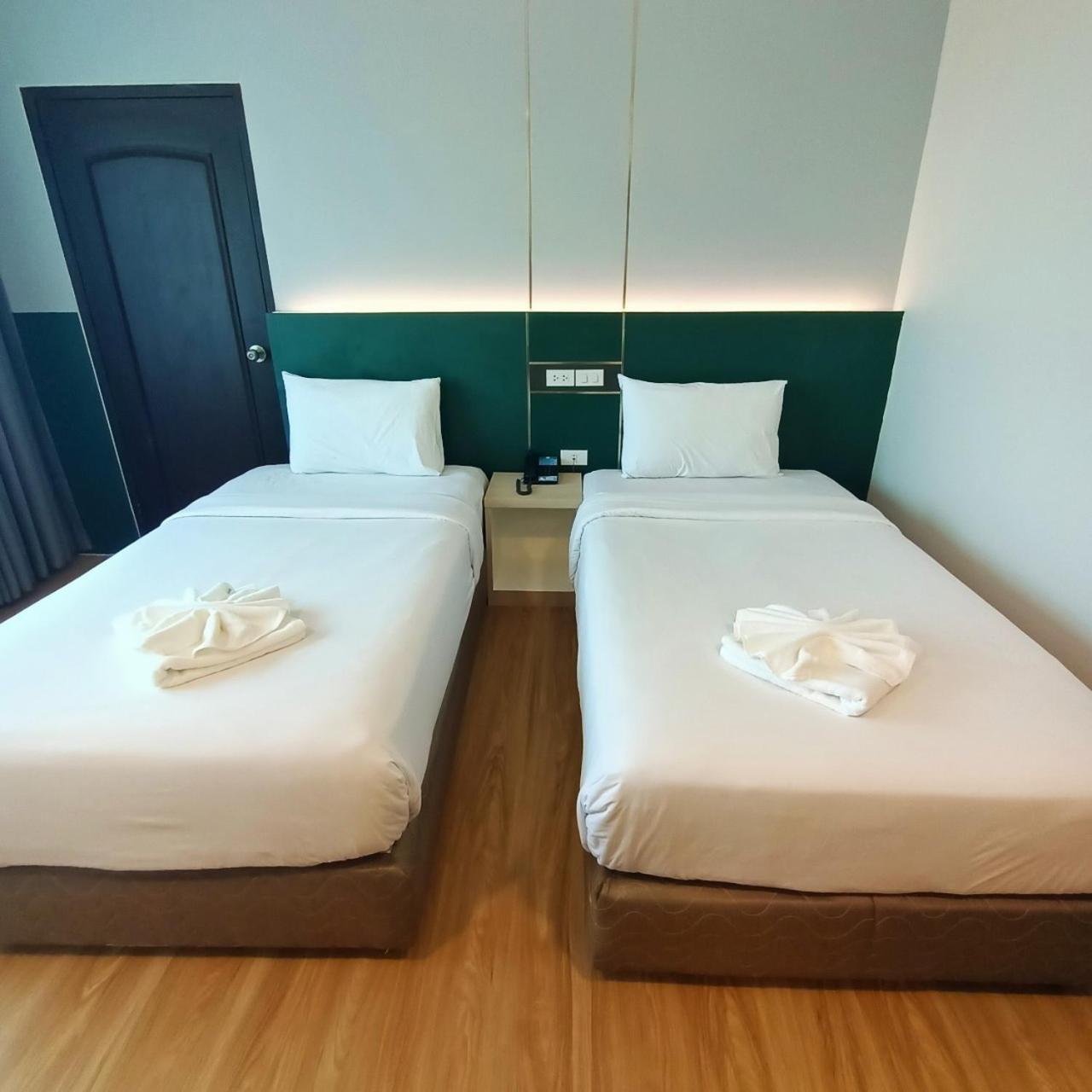 Mayflower Grande Hotel Phitsanulok Zewnętrze zdjęcie