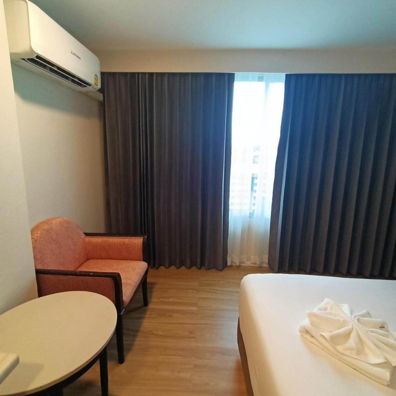 Mayflower Grande Hotel Phitsanulok Zewnętrze zdjęcie