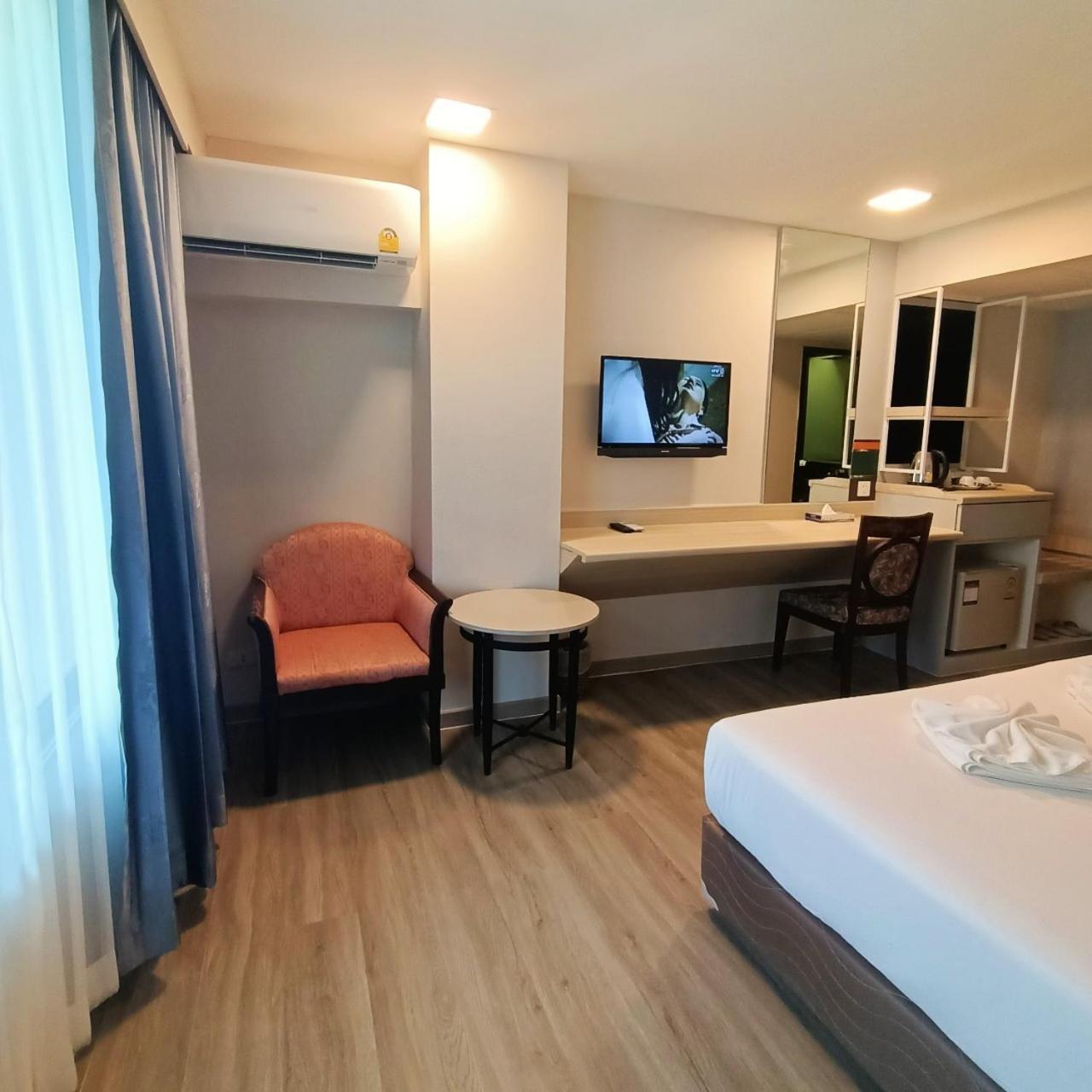 Mayflower Grande Hotel Phitsanulok Zewnętrze zdjęcie