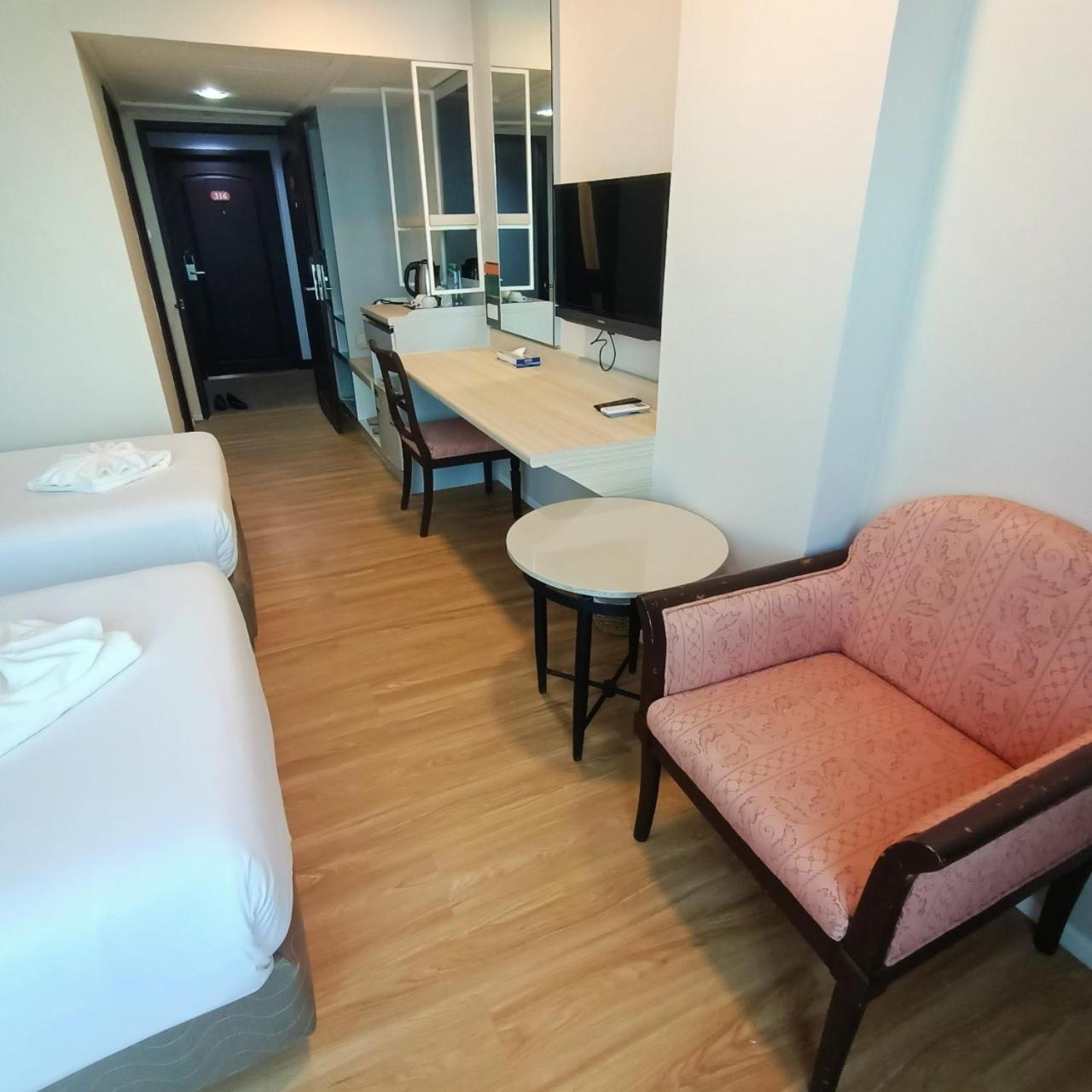 Mayflower Grande Hotel Phitsanulok Zewnętrze zdjęcie