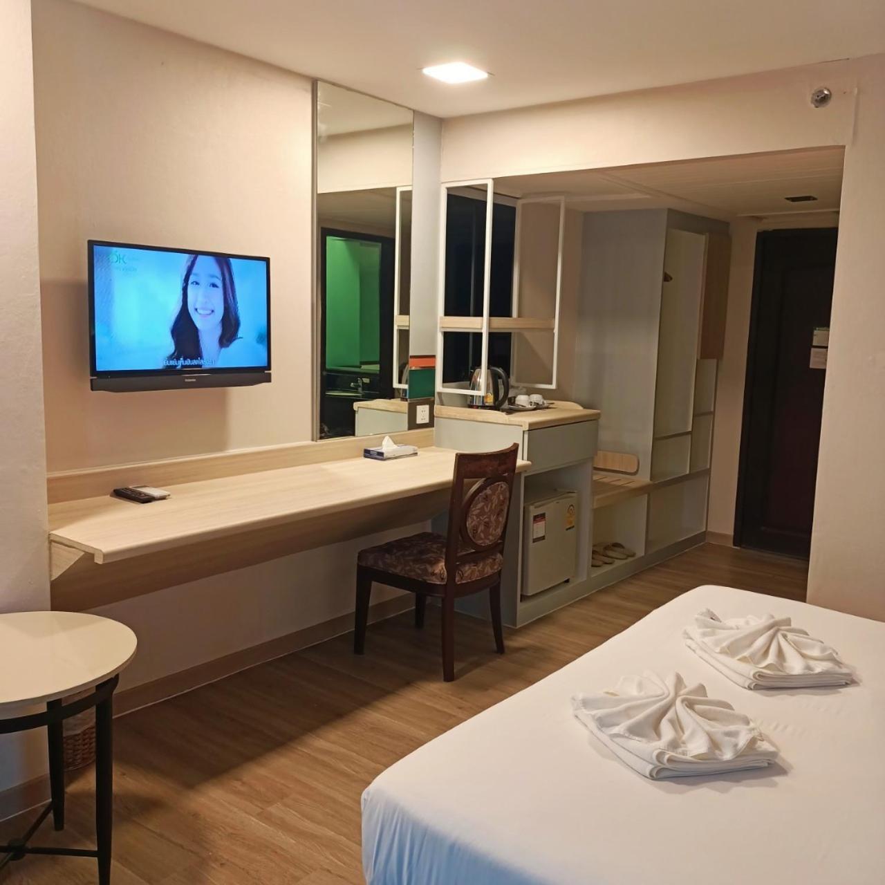 Mayflower Grande Hotel Phitsanulok Zewnętrze zdjęcie