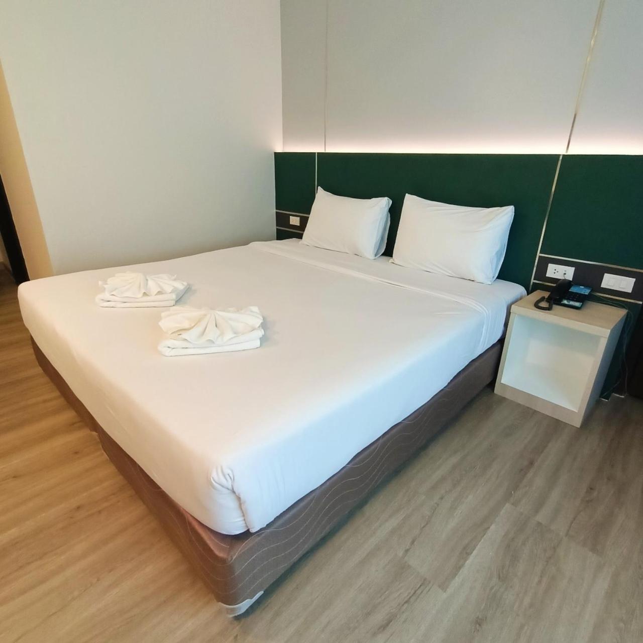 Mayflower Grande Hotel Phitsanulok Zewnętrze zdjęcie