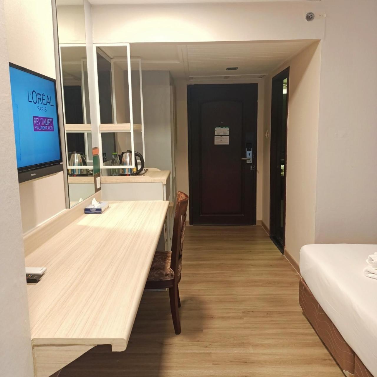 Mayflower Grande Hotel Phitsanulok Zewnętrze zdjęcie