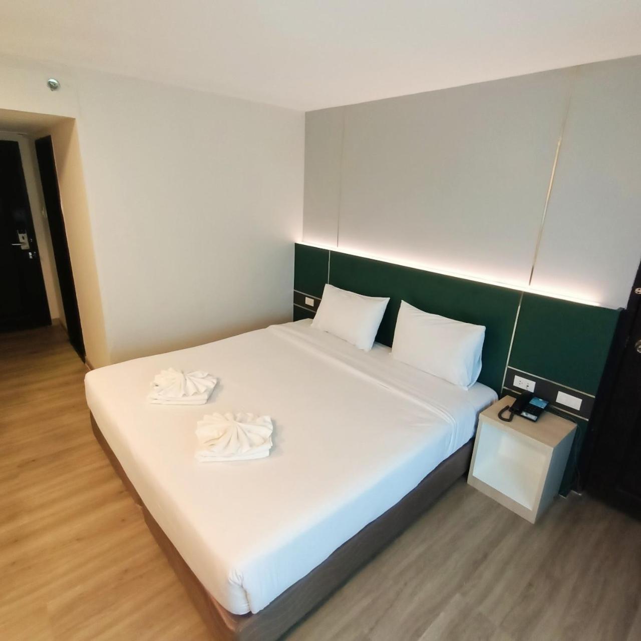 Mayflower Grande Hotel Phitsanulok Zewnętrze zdjęcie