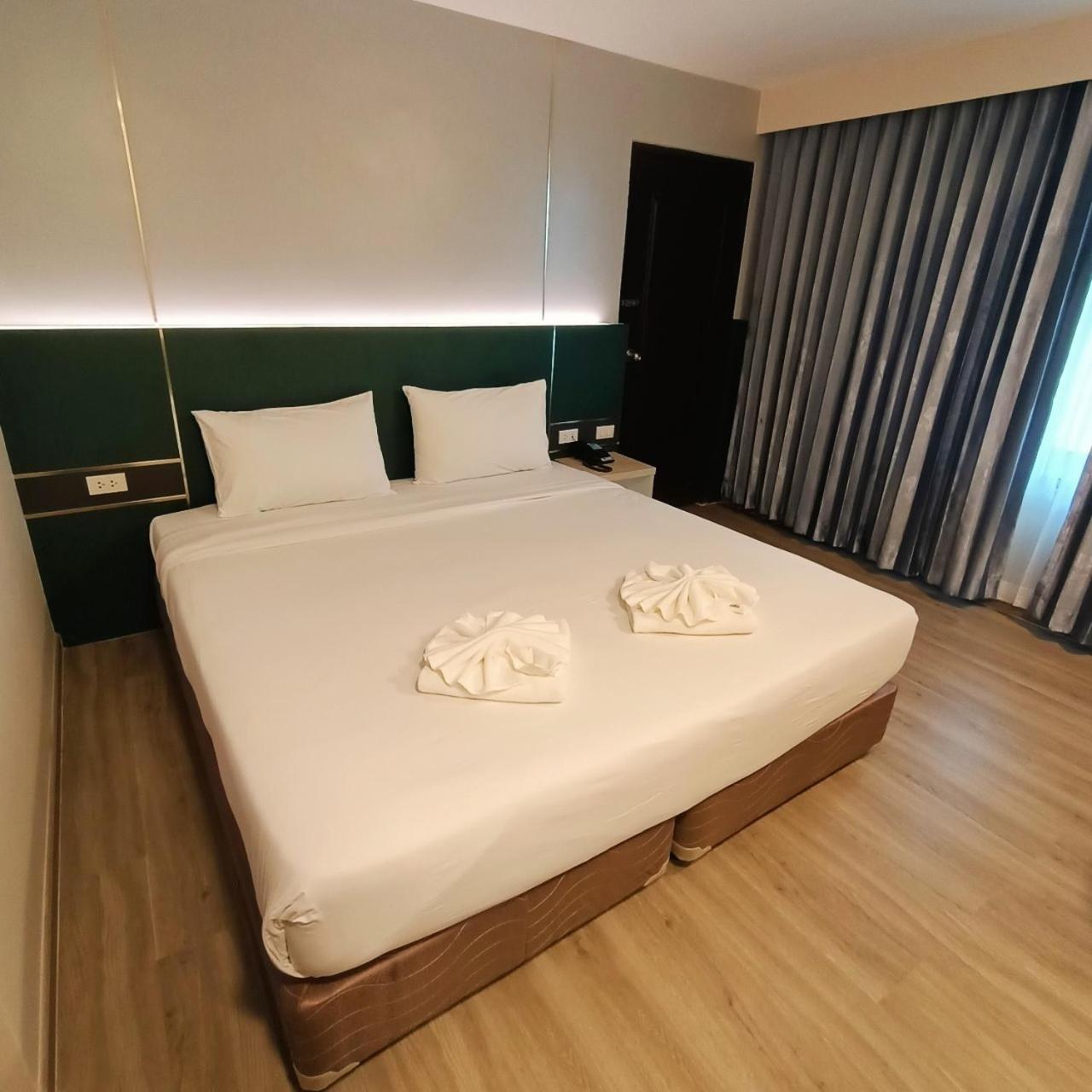 Mayflower Grande Hotel Phitsanulok Zewnętrze zdjęcie