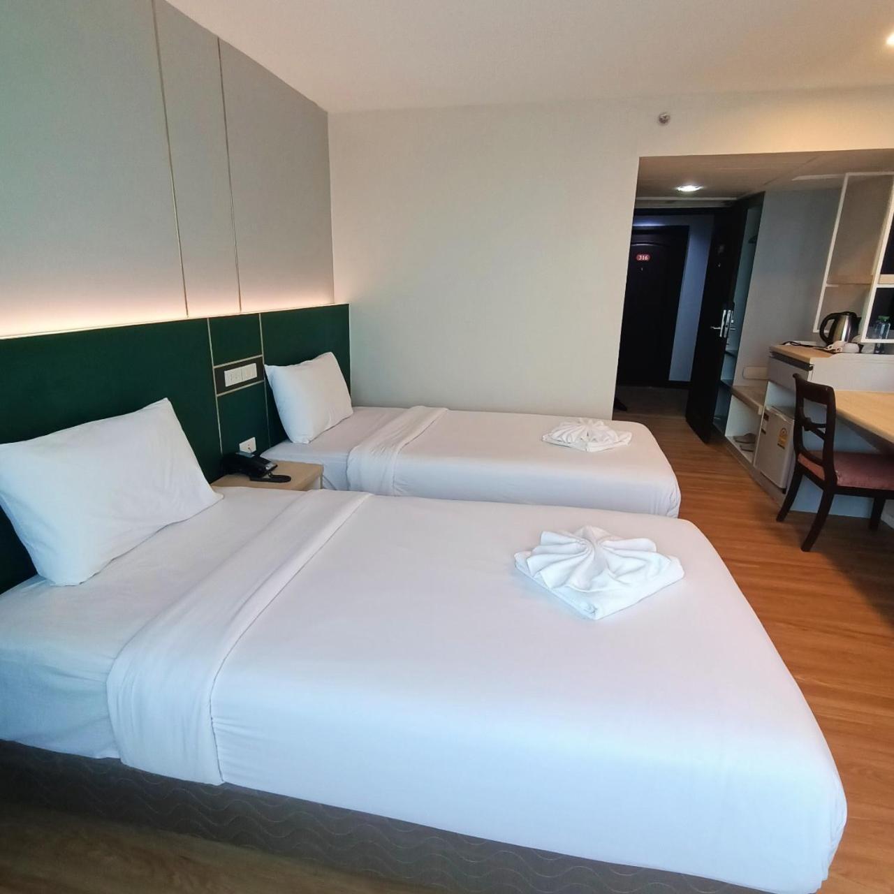 Mayflower Grande Hotel Phitsanulok Zewnętrze zdjęcie