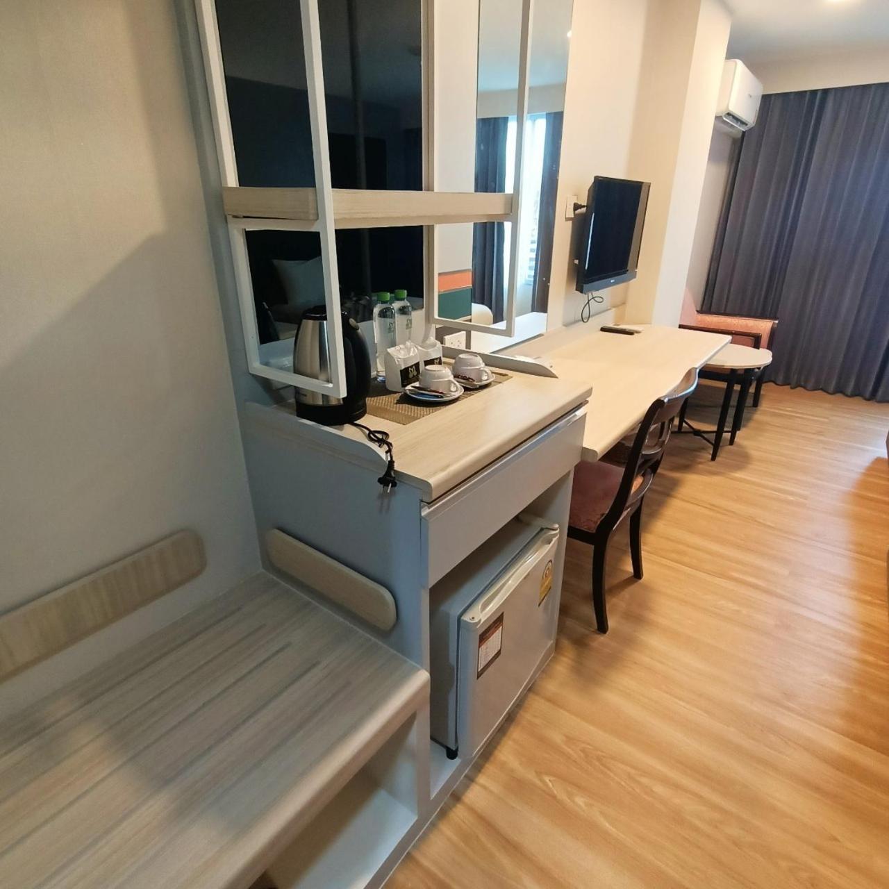 Mayflower Grande Hotel Phitsanulok Zewnętrze zdjęcie