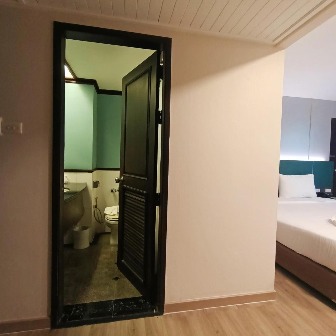 Mayflower Grande Hotel Phitsanulok Zewnętrze zdjęcie