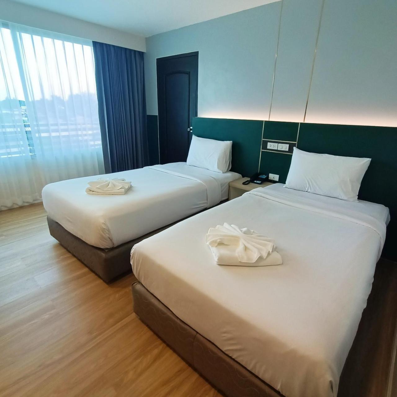 Mayflower Grande Hotel Phitsanulok Zewnętrze zdjęcie