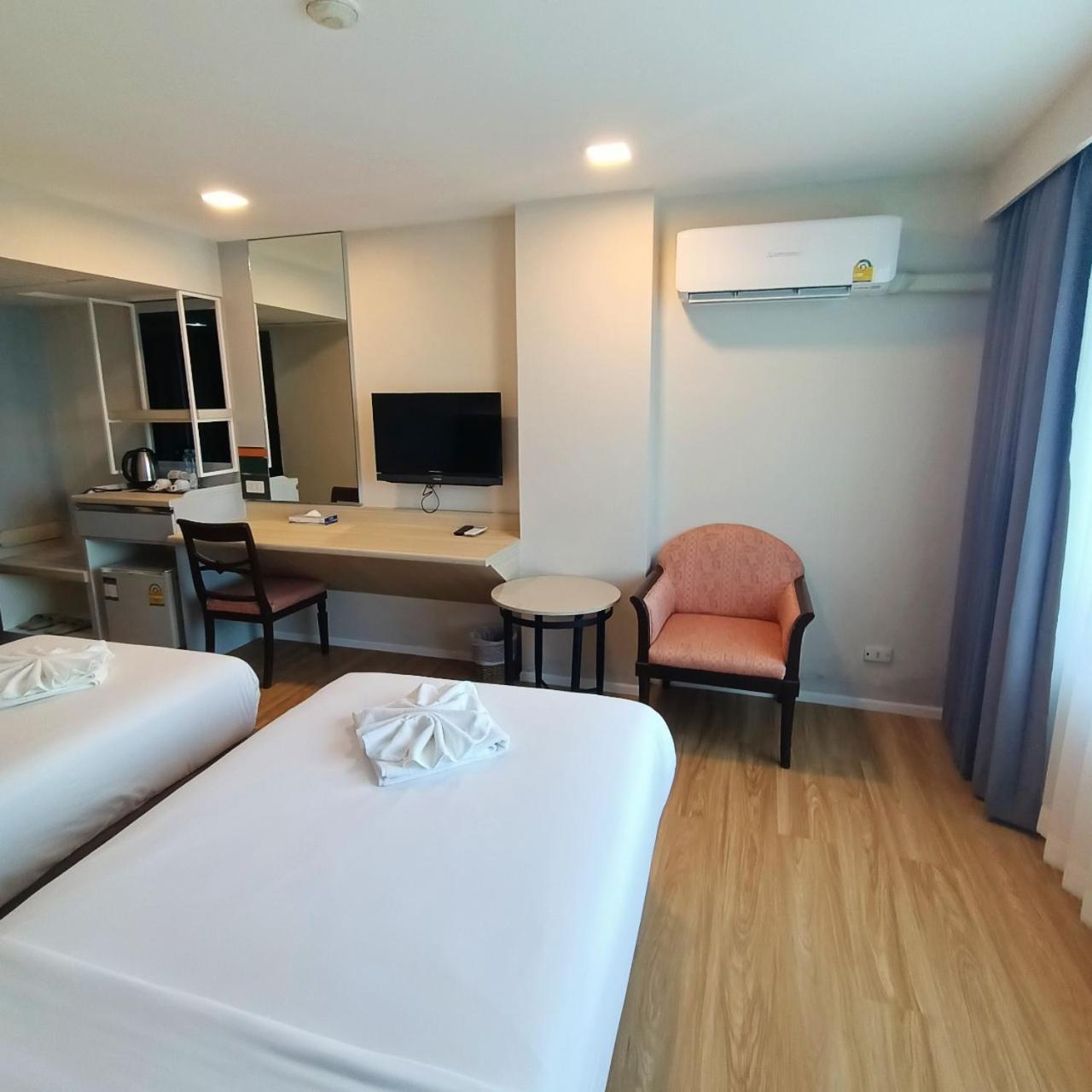 Mayflower Grande Hotel Phitsanulok Zewnętrze zdjęcie
