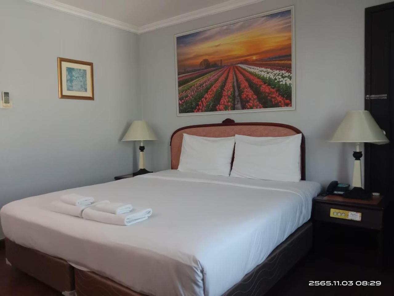 Mayflower Grande Hotel Phitsanulok Zewnętrze zdjęcie