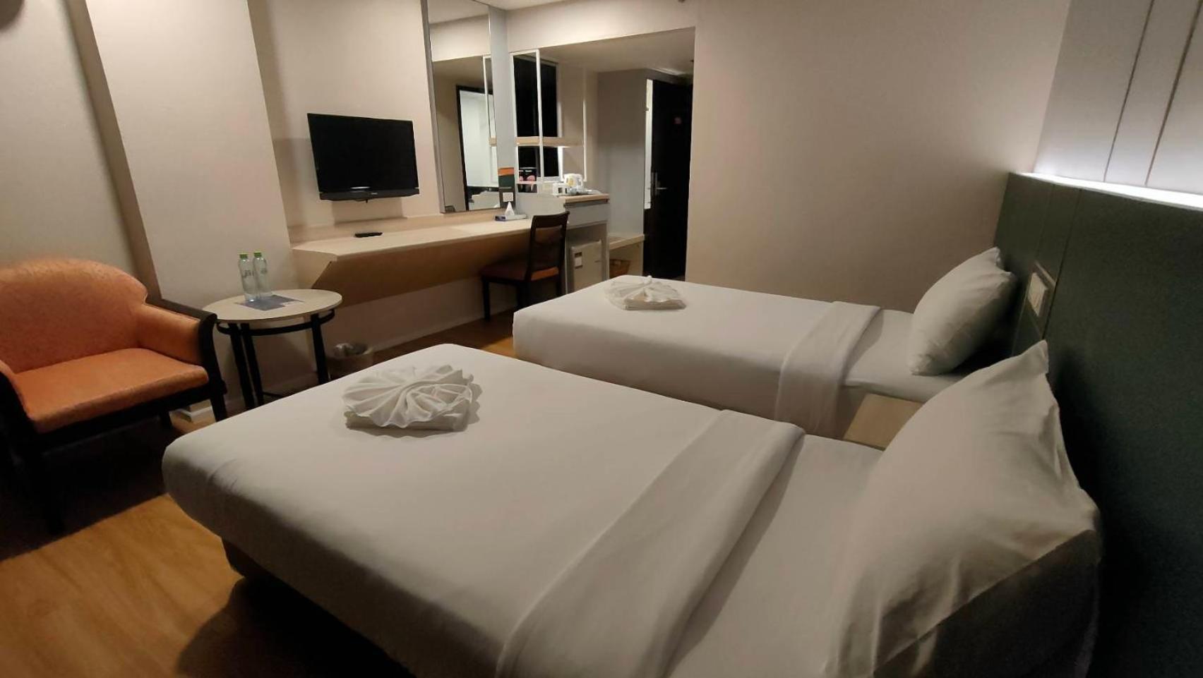 Mayflower Grande Hotel Phitsanulok Zewnętrze zdjęcie